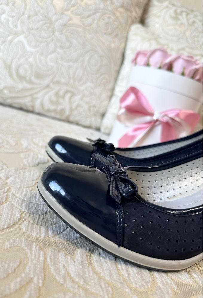 Красивые фирменные женские туфли «Lasocki», босоножки, красивый цвет