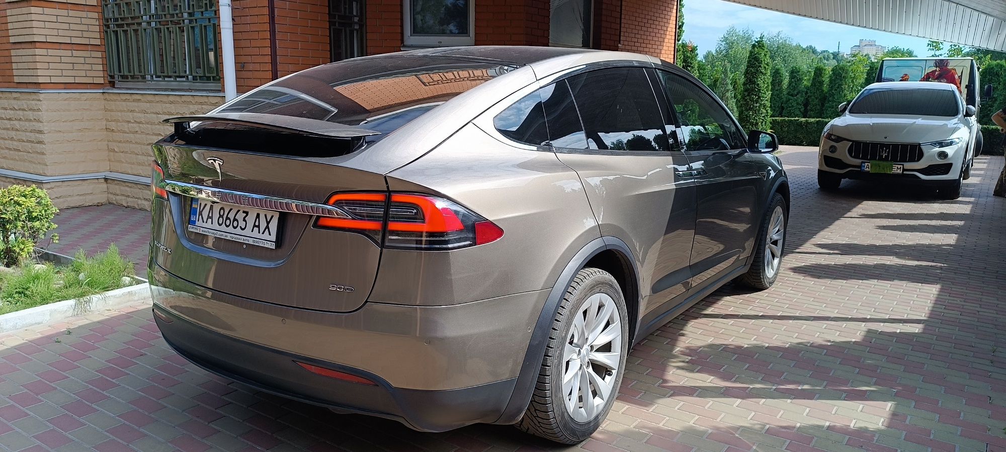 Tesla X90D 2016 року