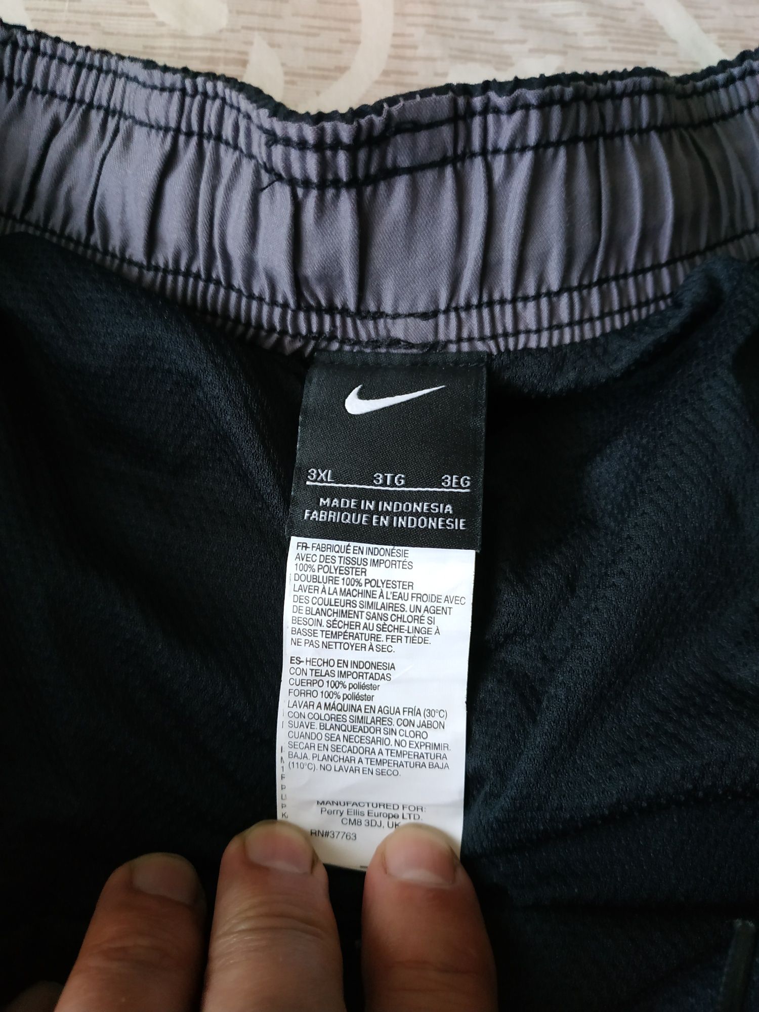 Продам мужские шорты Nike