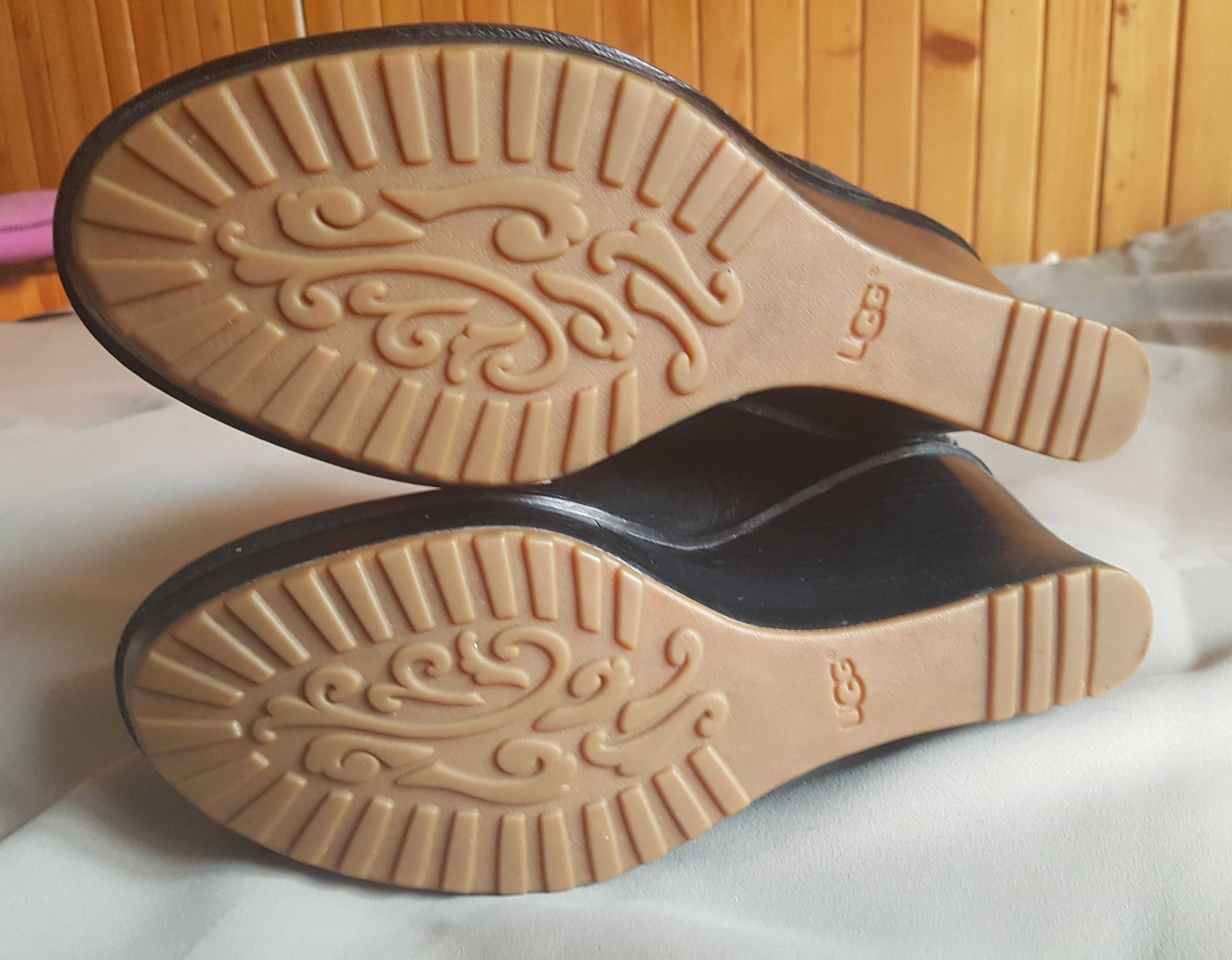 UGG Australia Anais czarne zamszowe ciepłe botki koturn 41 bdb+