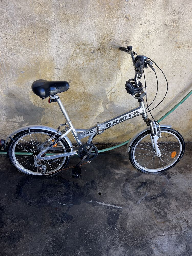 Bicicleta em aluminio dobravel com marcha