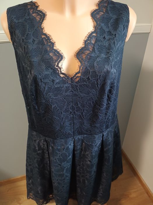 Granatowa koronkowa sukienka H&M 46