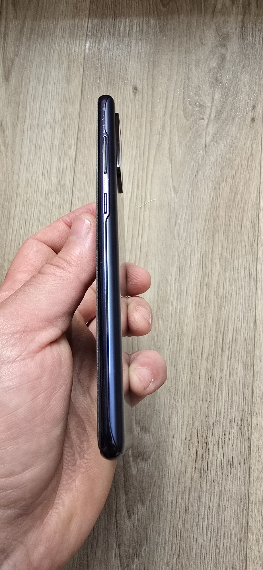 Продам SAMSUNG S20FE 6/128