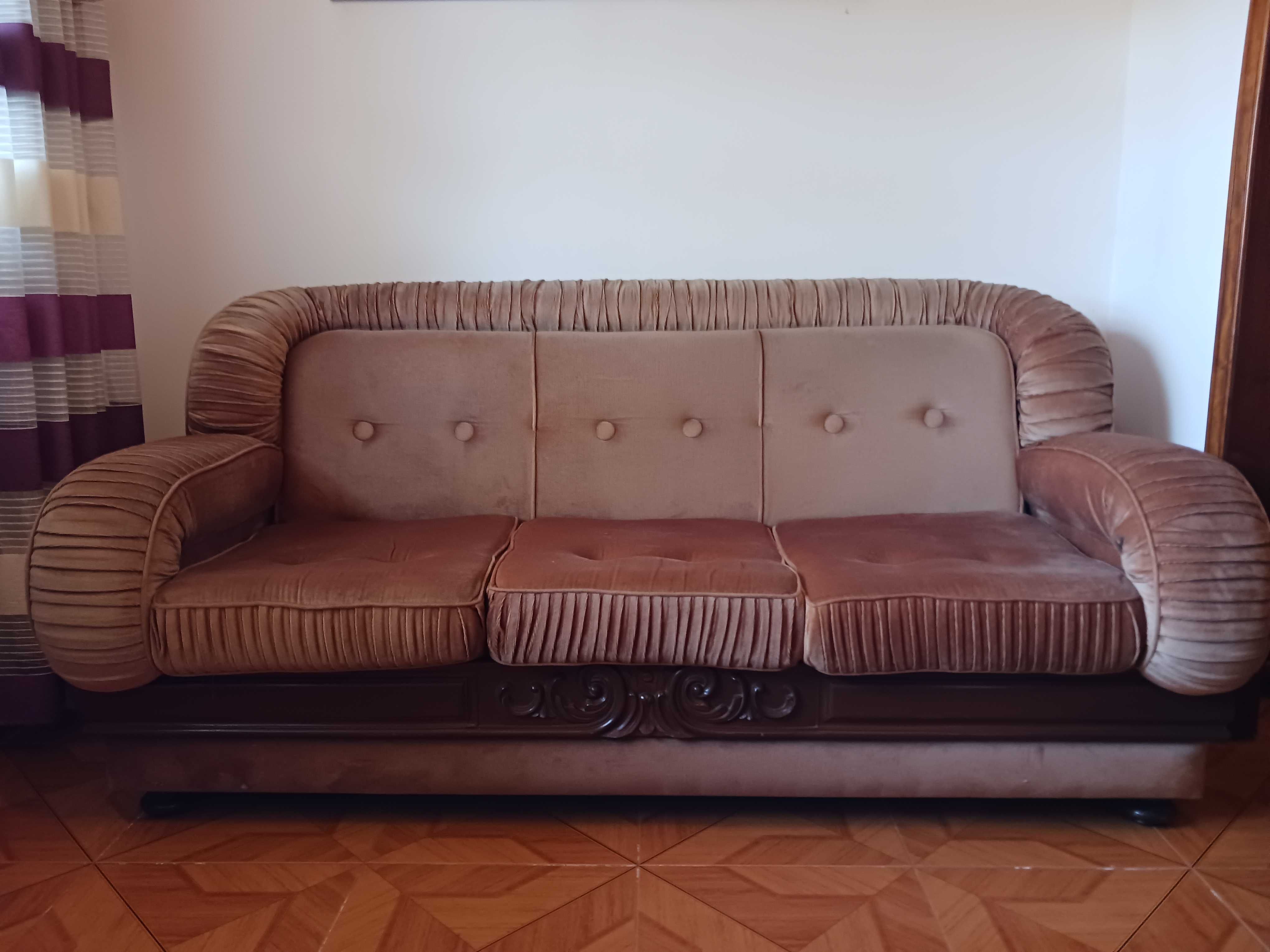 Sofas e mesas apoio