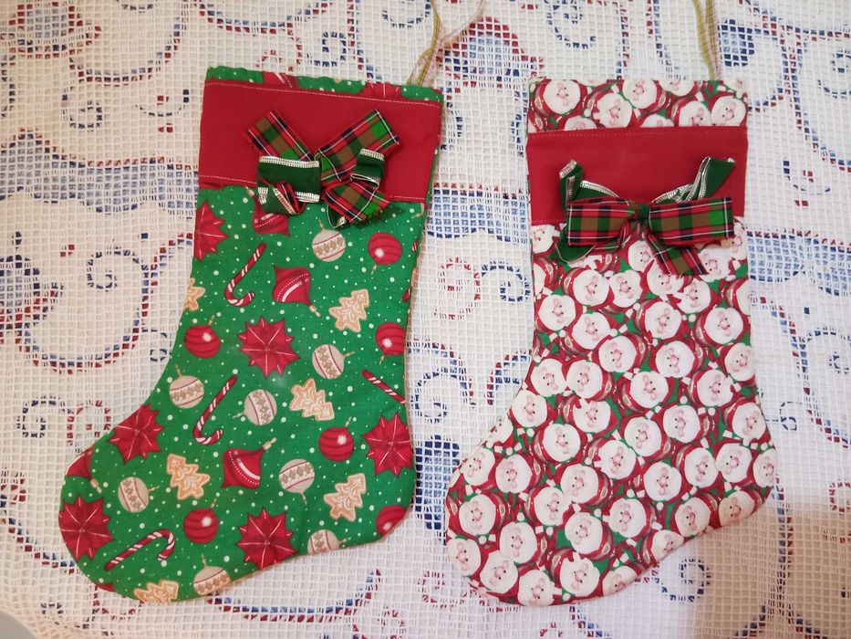 2 meias para ofertas de Natal, pendurar "lareira"