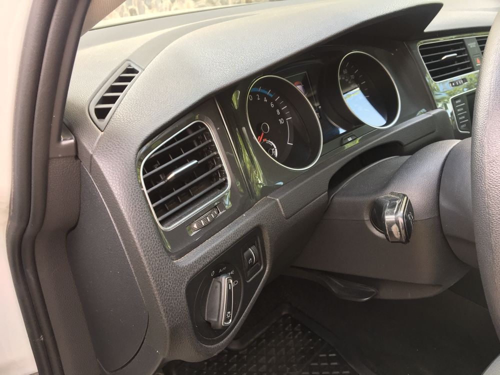 Volkswagen E-Golf 2016