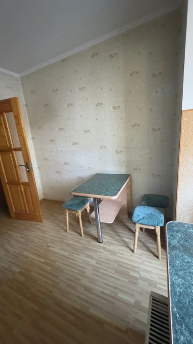 Здається 2ох кімнатна квартира по Хоткевича з автономним