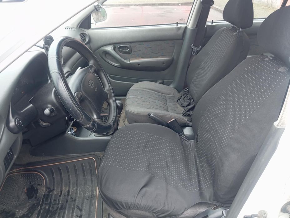 Hyundai accent 1.3 com ar condicionado