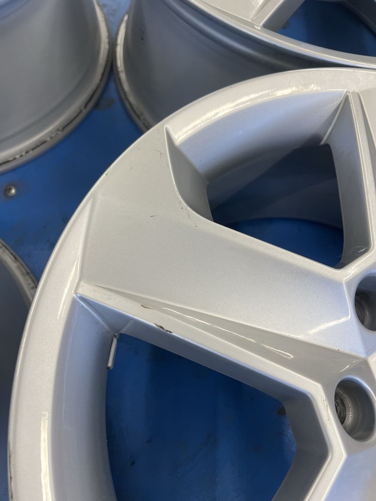 Felgi aluminiowe OE 7.5Jx17H2 ET51 5x112 Skoda Octavia III RS