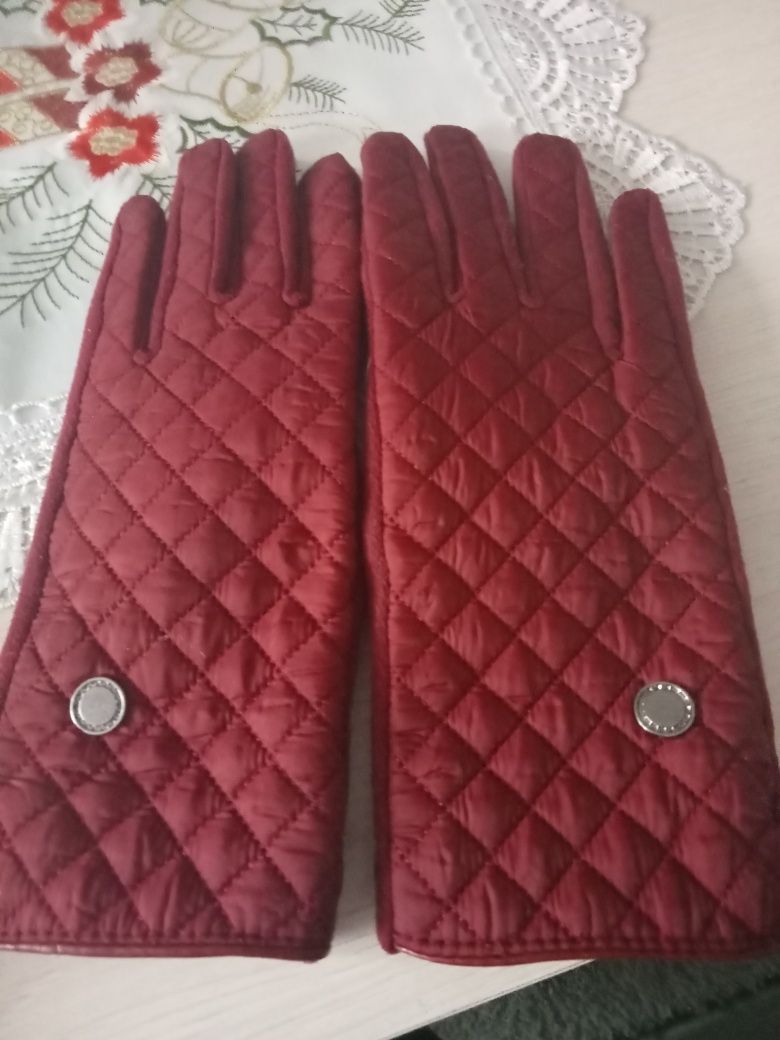 Ładne nowe rękawiczki damskie