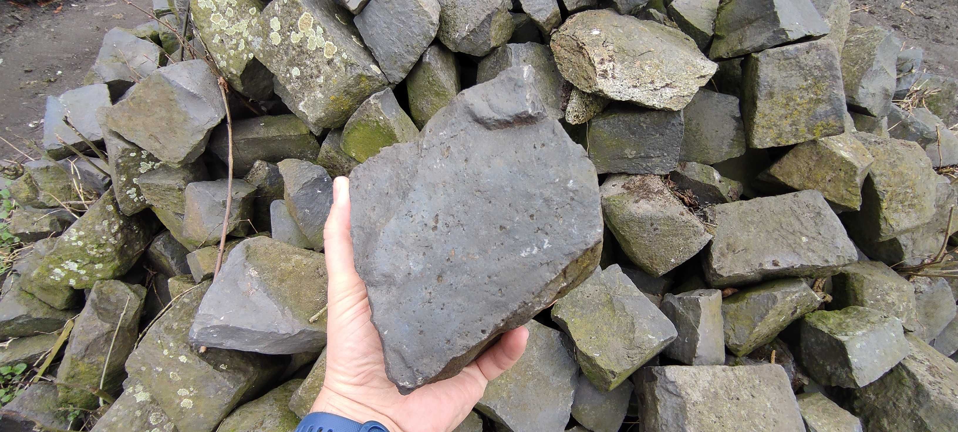 Kamień, kostka bazaltowa