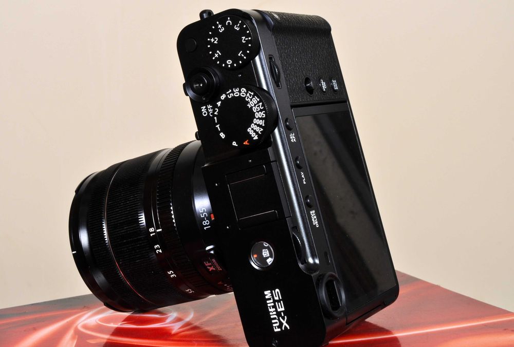 Fuji X-E5 Nova, garantia + Fuji XF 18x55 F: 2.8-4.8 Em estado novo.