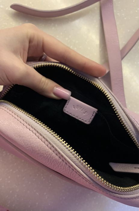 сумка levi’s шкіряна рожева crossbody