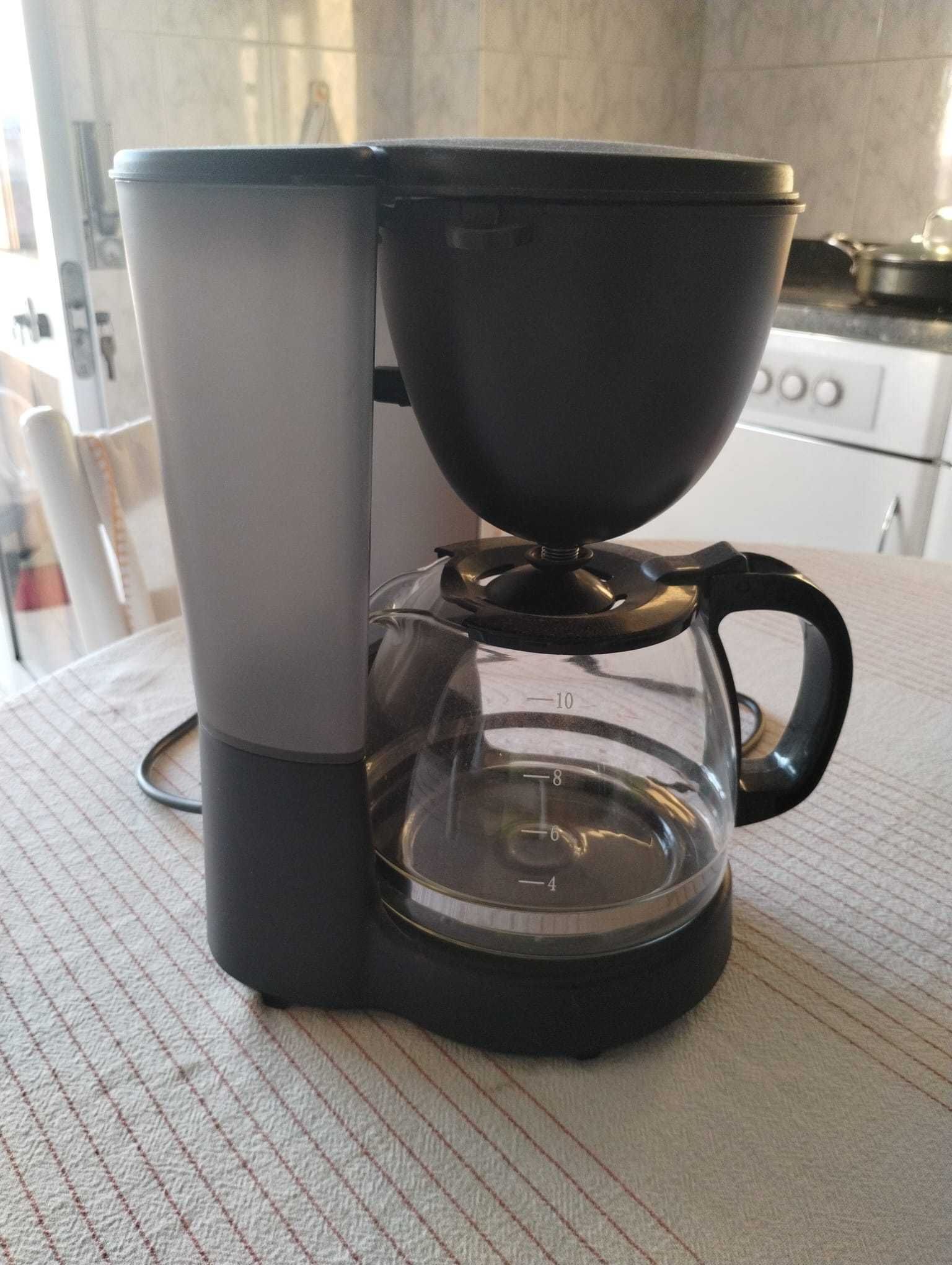 Microondas, cafeteiras e pipoqueira