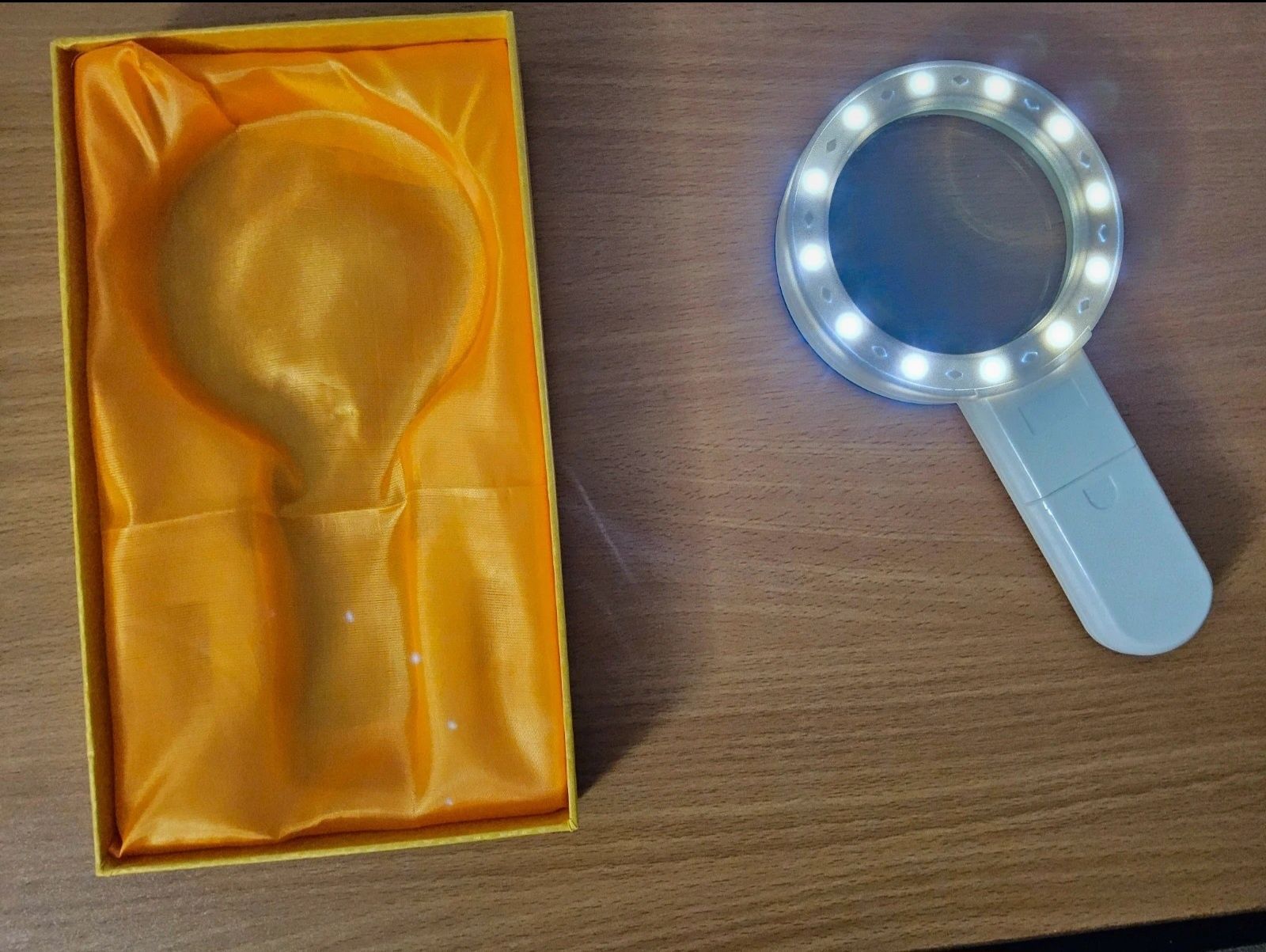 Lupa de Alta Qualidade com Lente Dupla e LED Eschenbach