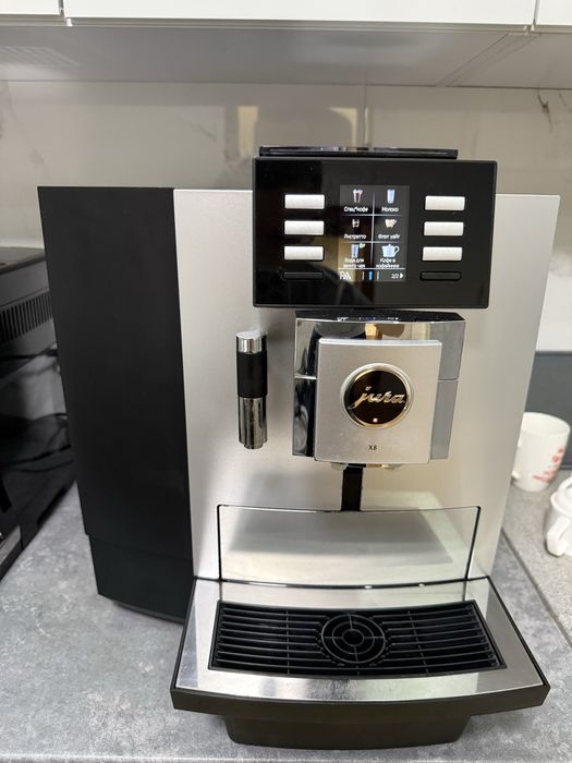 Професійна кавомашина Jura X8