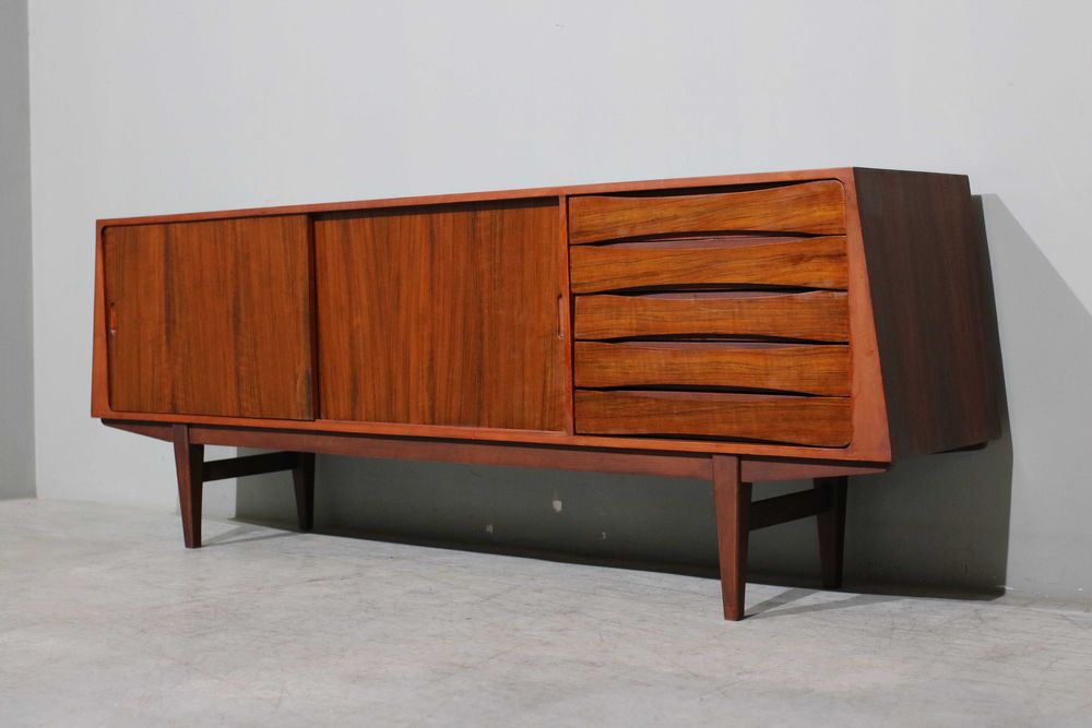 Aparador nórdico em nogueira | Design Mid-Century Modern
