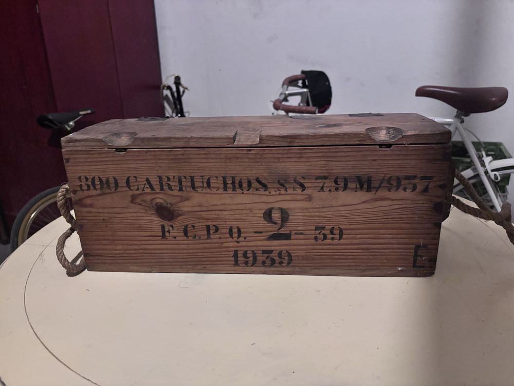 Caixa vintage de munições