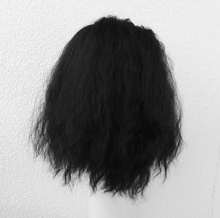 Czarna puszysta peruka z przedziałkiem karbowana gęsta cosplay wig