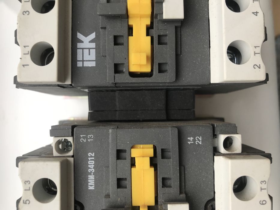 Контактор IEK  КМИ-34012