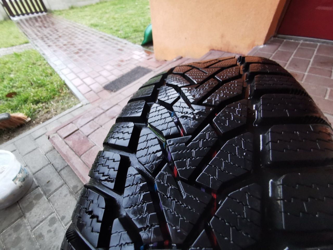 Opony zimowe Uniroyal WinterExpert 185/60R15