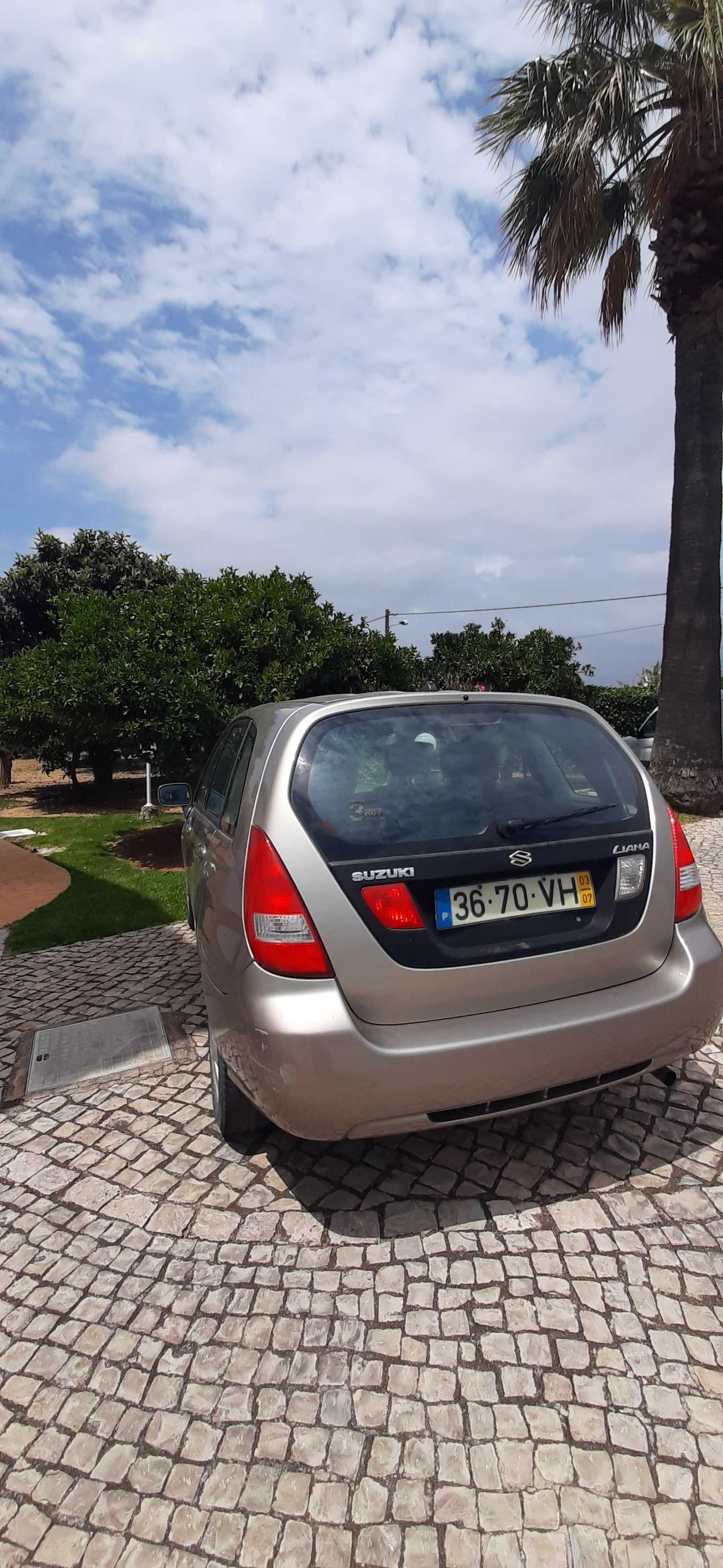 Suzuki em bom estado