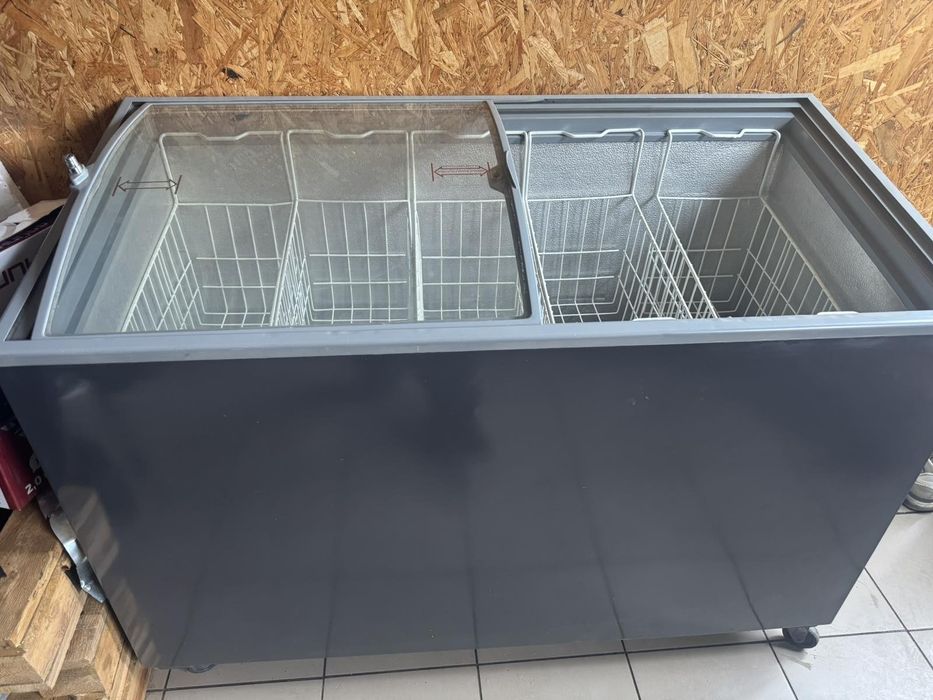 Вітрина холодильна,ларь морозильний