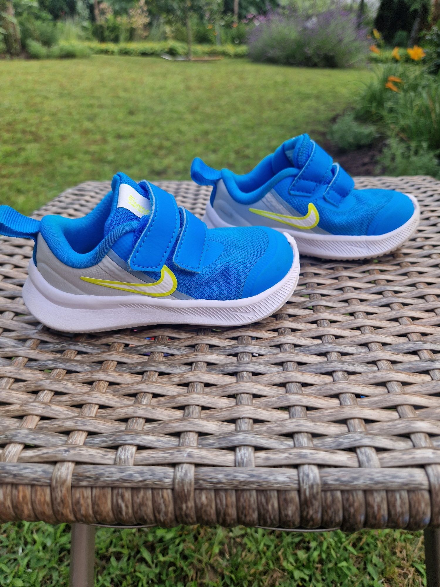 Buty Nike Runner r 22