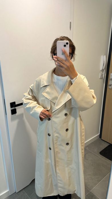 Jasny beżowy trencz Sinsay