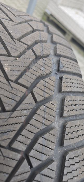 Opony zimowe uniroyal 245/45 R18