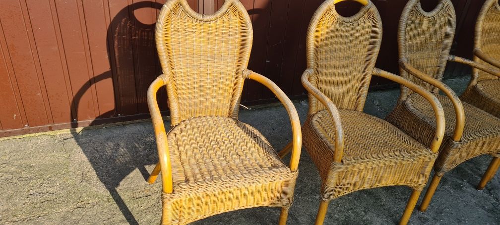 Krzesla rattanowe 4 sztuki. Możliwość pietrowania z podlokietnikami