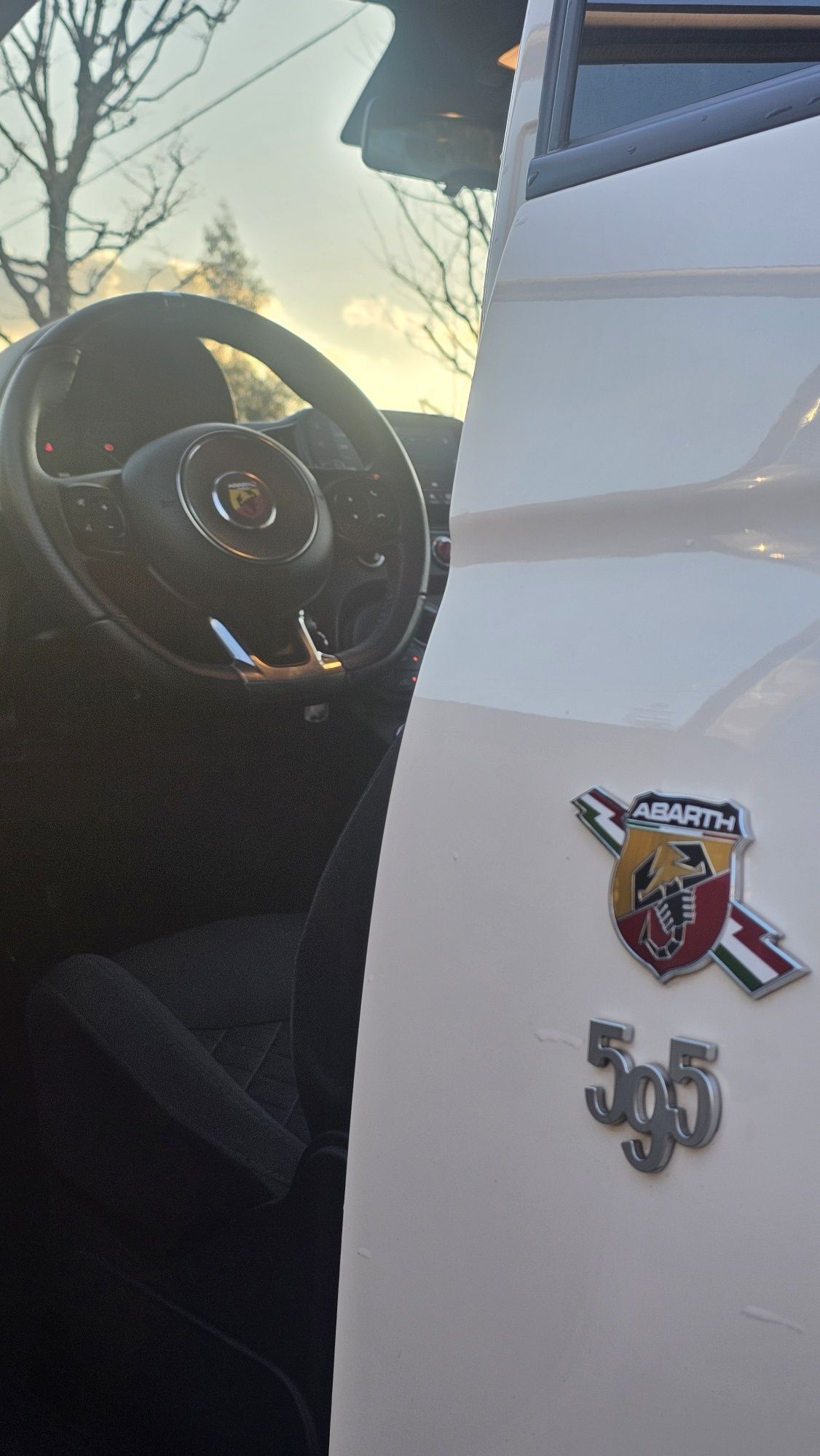 Abarth F595 tributo ao 50.ºaniversário do monolugar da "Formula Italia