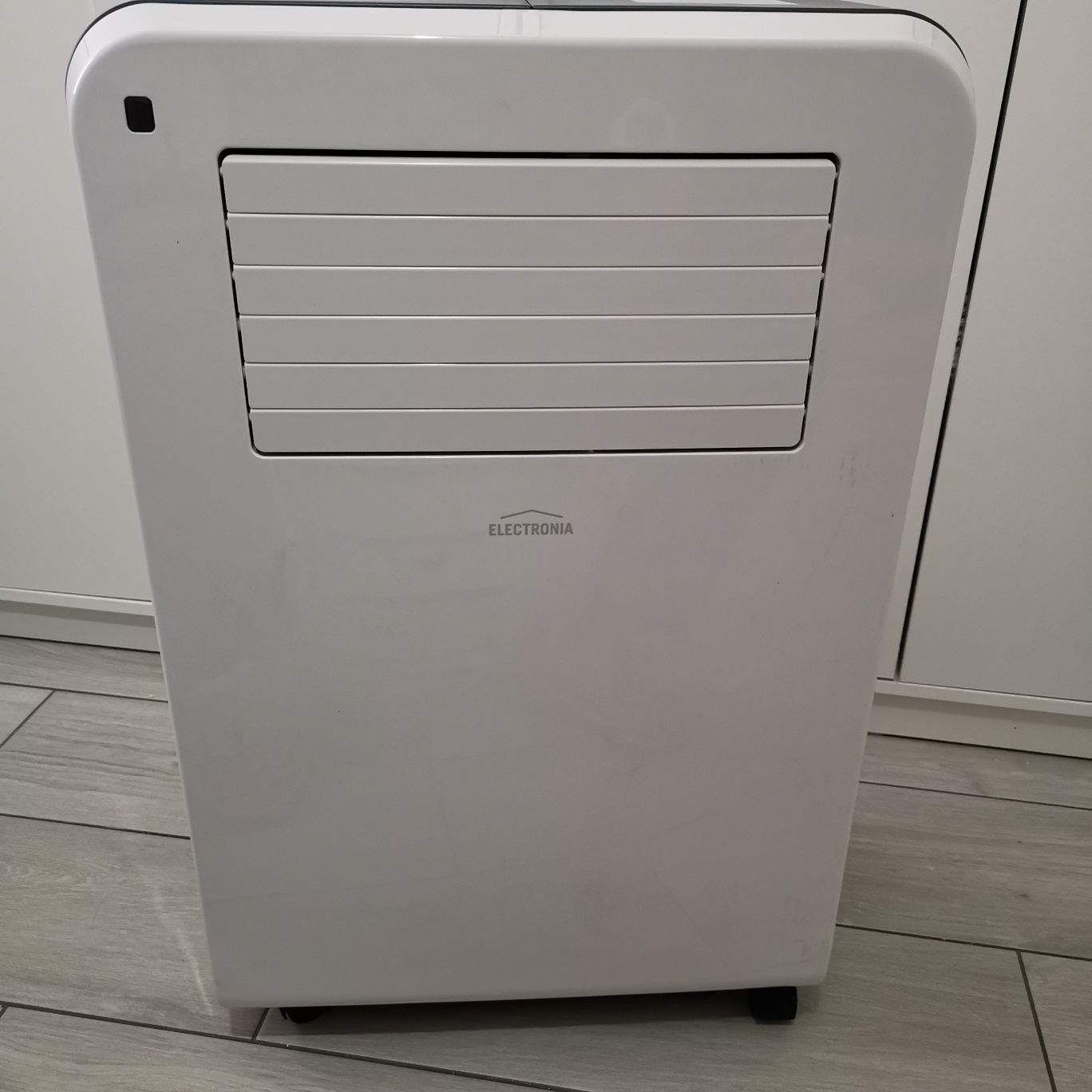 Ar condicionado não tem 1ano. Vendo porque não tenho necessidade.