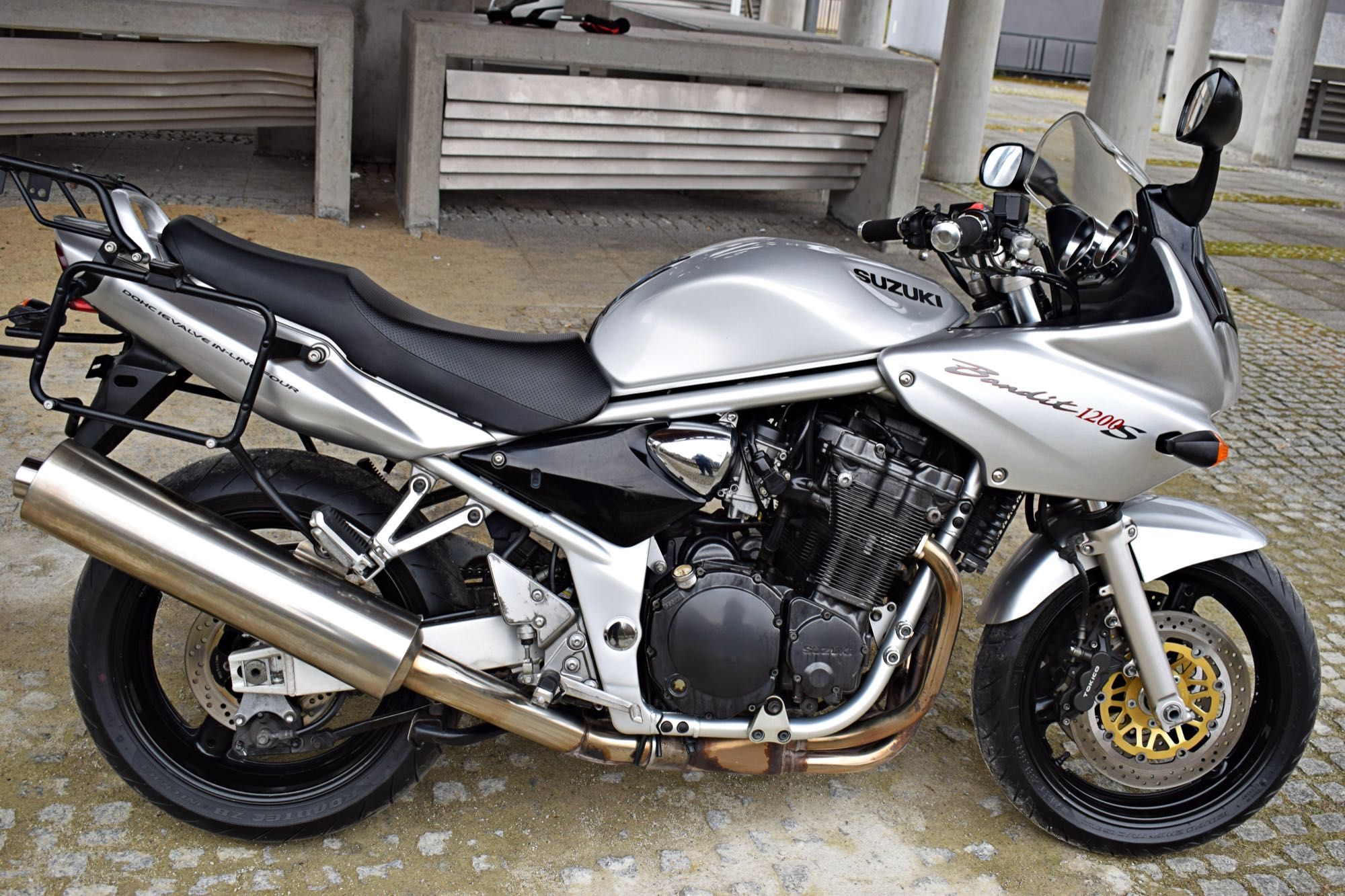 SUZUKI Bandit 1200 S Bez wkładu Po serwisie+TUV ! NOWE OPONY + Dodatki
