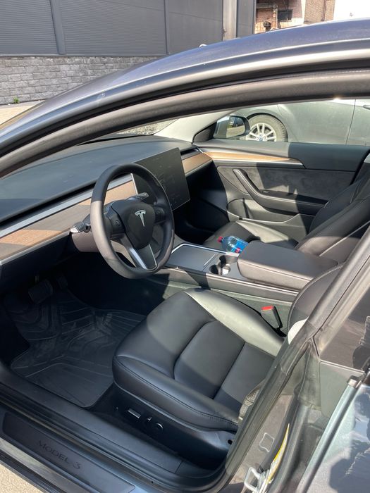 Продам Tesla model 3