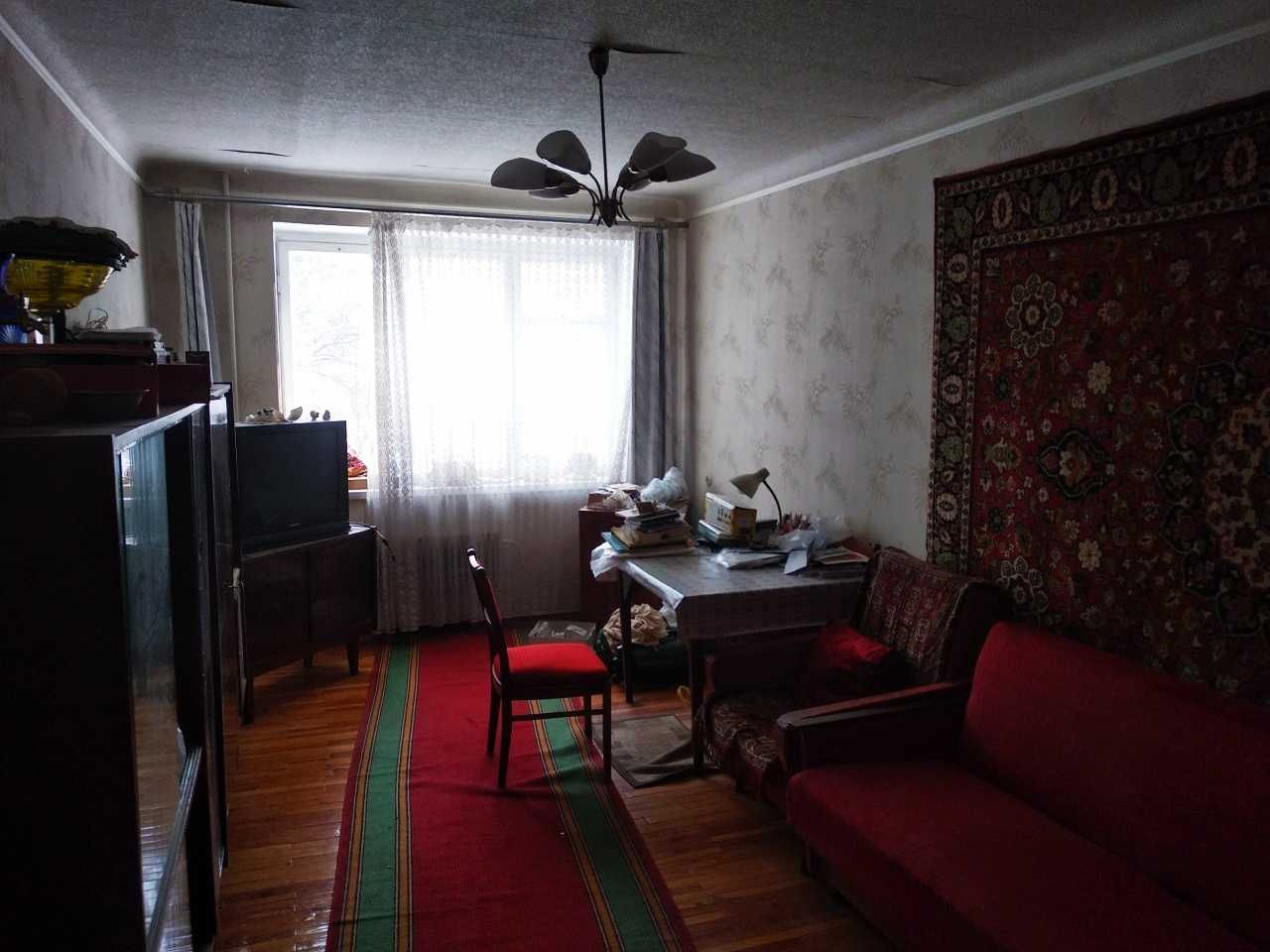 D1A  Продам 2к.кв. 2/5, Пятихатки, Центр.