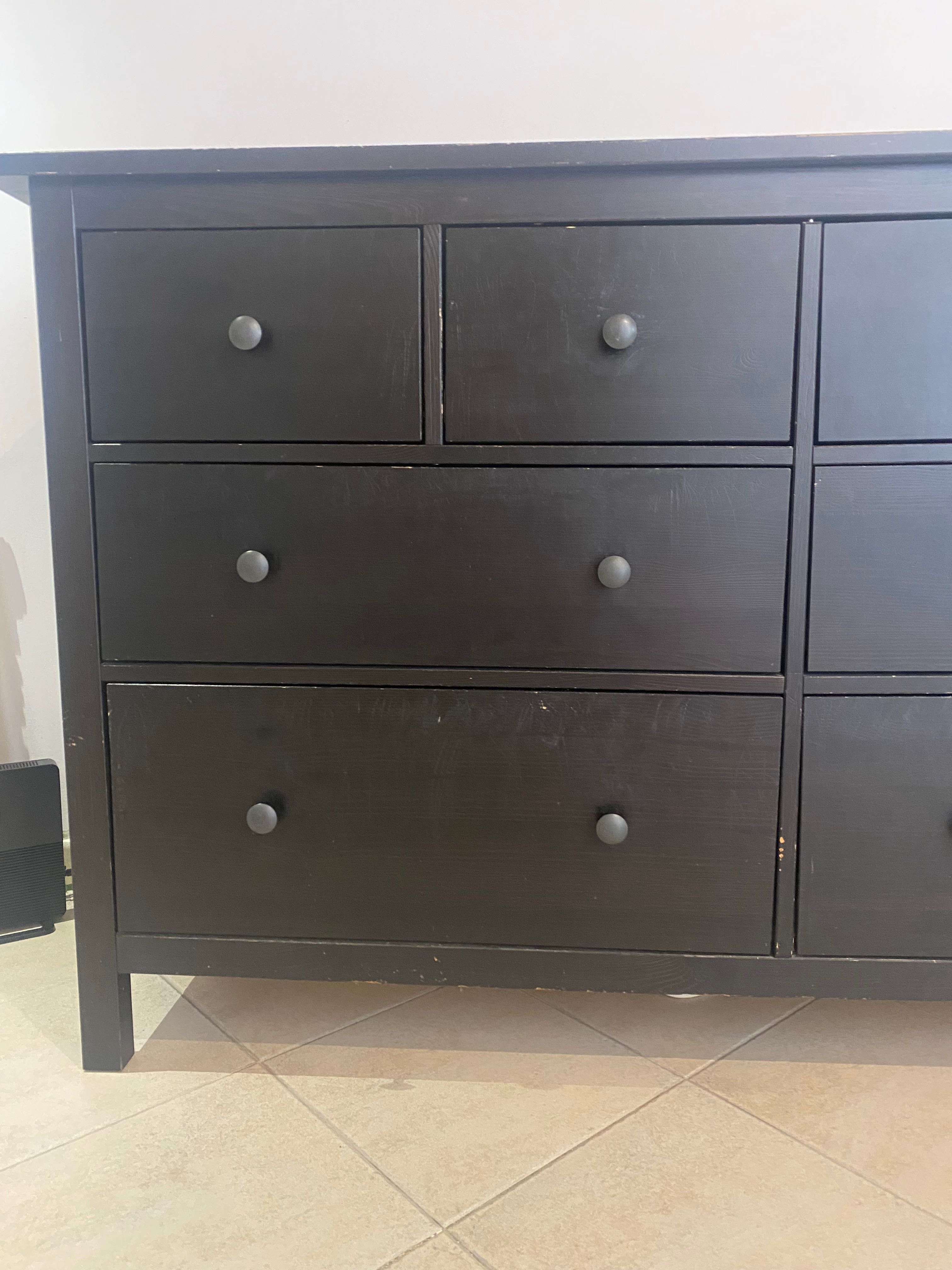 Cómoda preta Ikea - Henmes