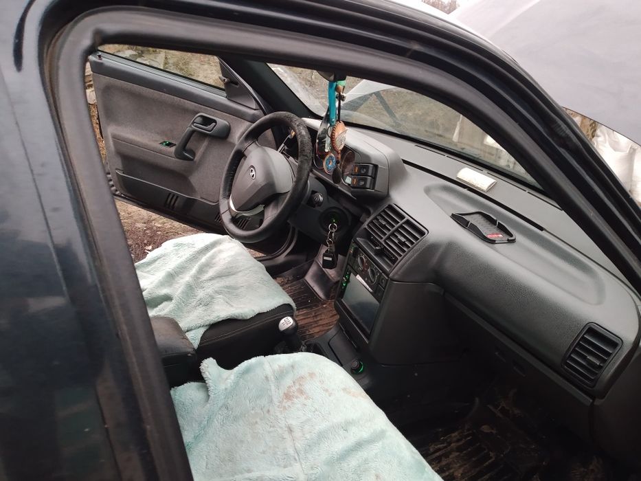 Продам ВАЗ 2112 внормальном состояни сел и уехал