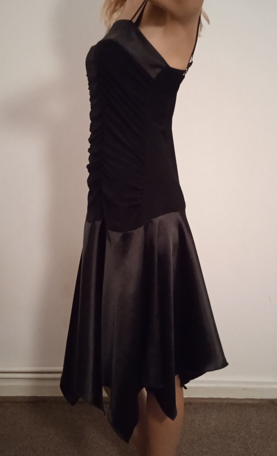 Czarna wieczorowa sukienka 36