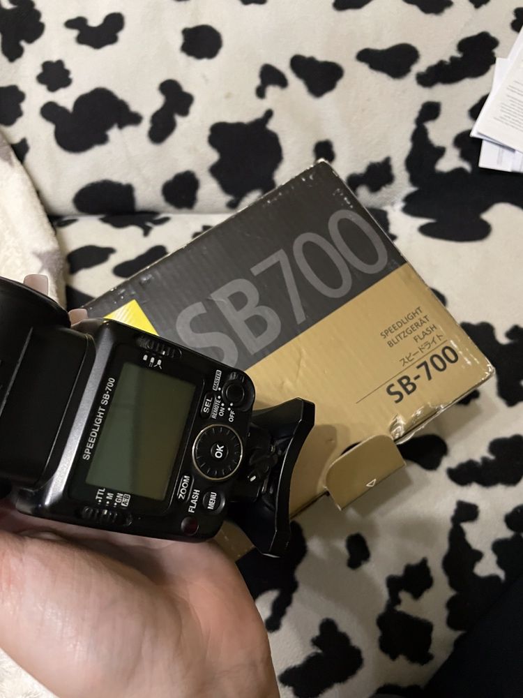 Спалах Nikon SB-700