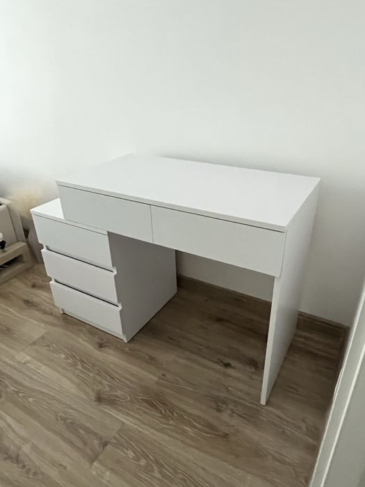 Biurko toaletka z szufladami