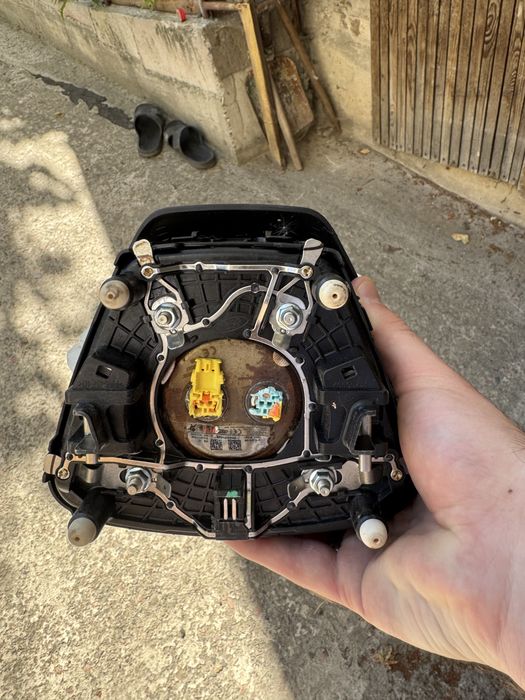 Під відновлення передня права піввісь, подушка руля, арка Ford Mach-e