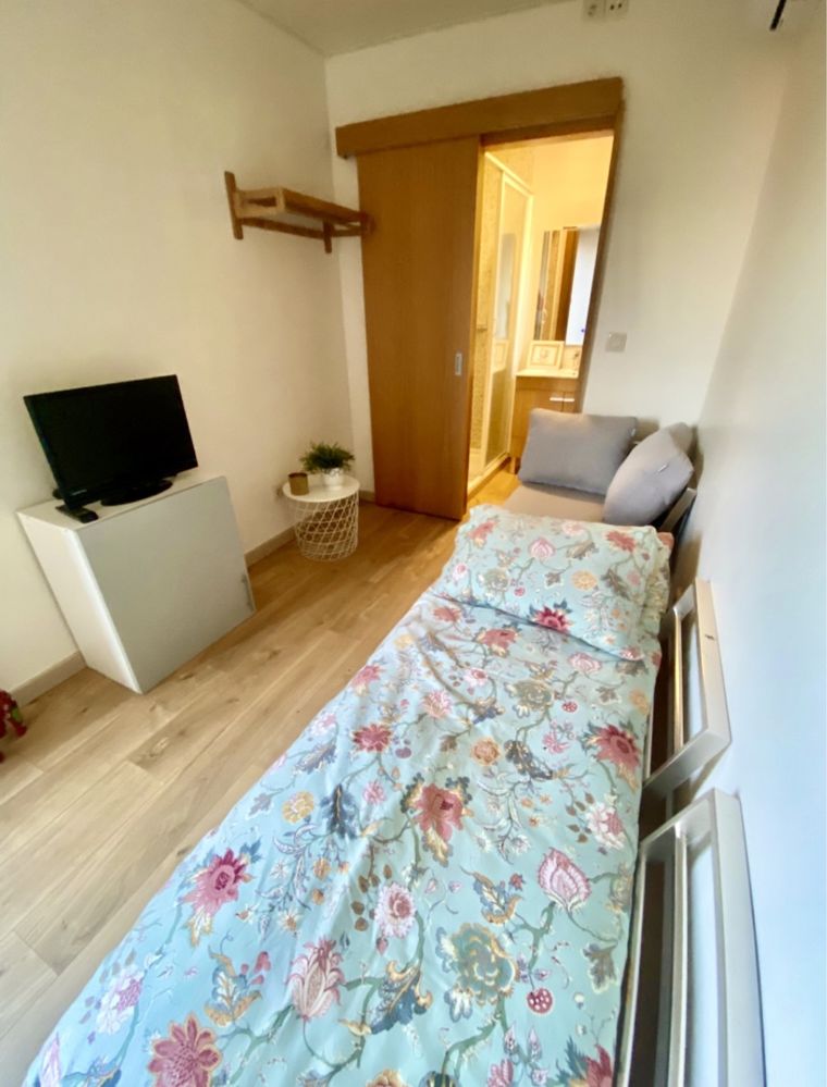 Quarto c casa de banho privada p arrendar em moradia rústica