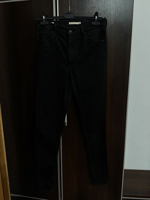 spodnie damskie firmy Levi’s