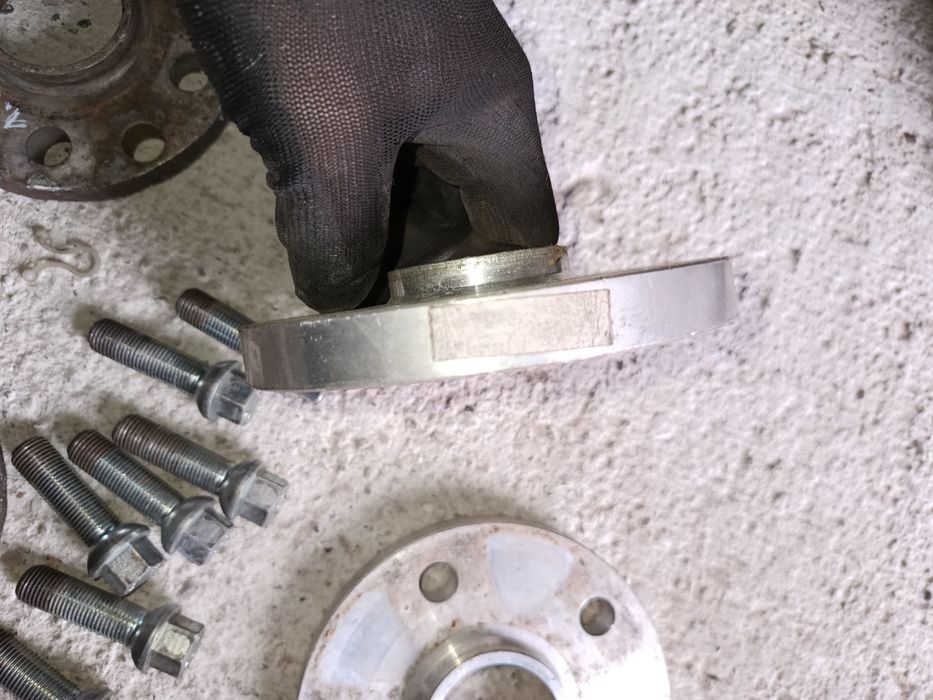 Dystanse śruby 5x112 piasta 57,1 mm grubość 1.5 mm Audi A4 B6 Passat