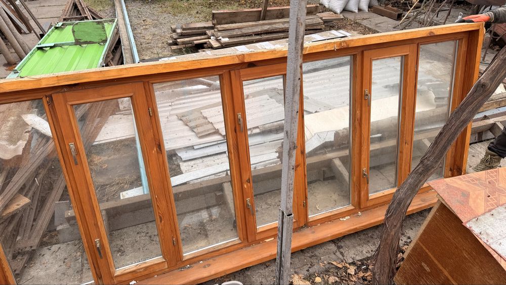 Віконний блок з дерева