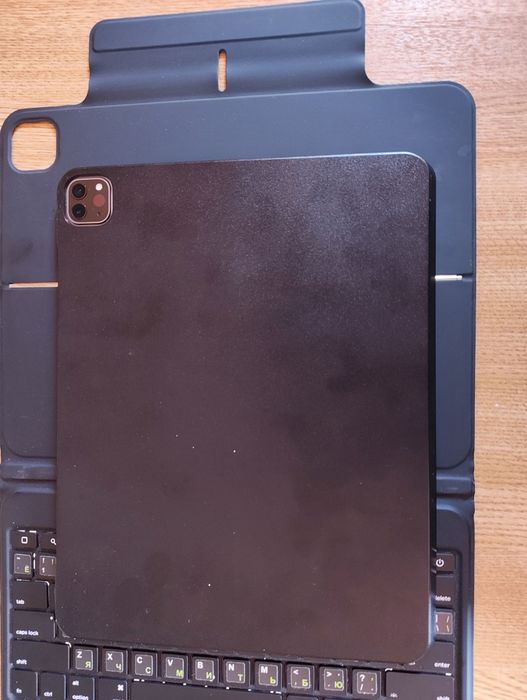 ESR чохол клавіатура iPAD 12,9' 5 and 6 gen