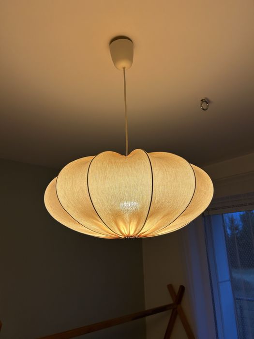 Lampa wisząca Ikea Regnslur różowa  z kablem