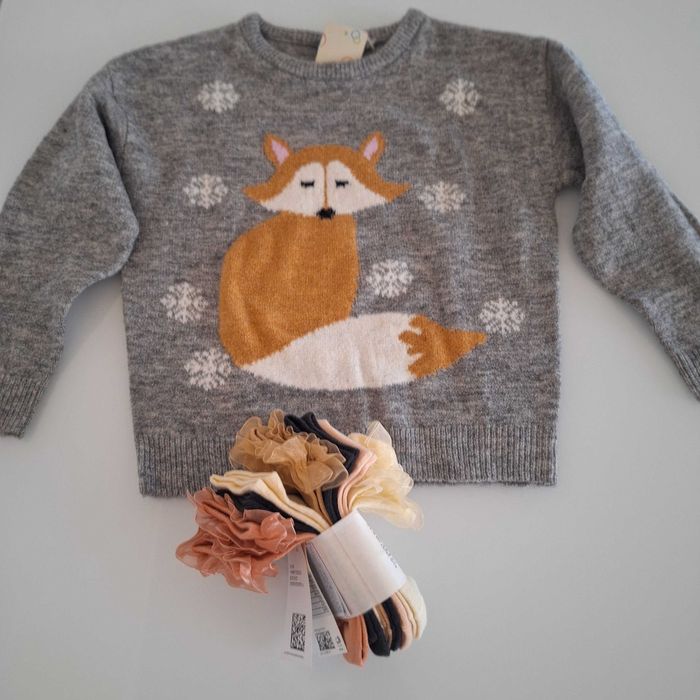 Sweterek z liskiem i skarpetki 7 sztuk