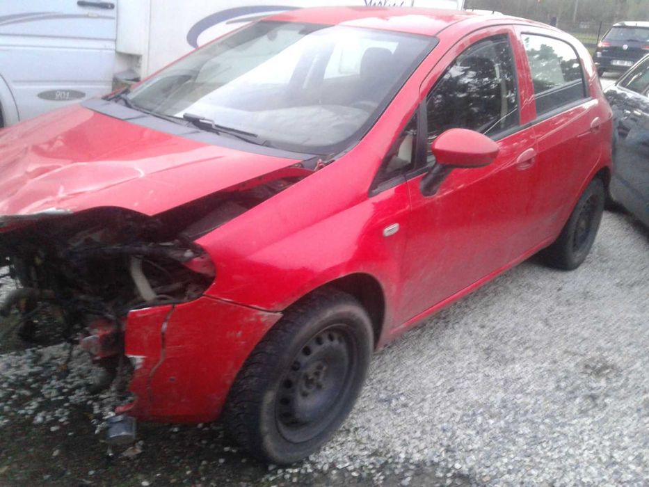 Fiat Grande Punto Silnik 1.4 Benzyna Osprzęt Silnika Skrzynia Ssący